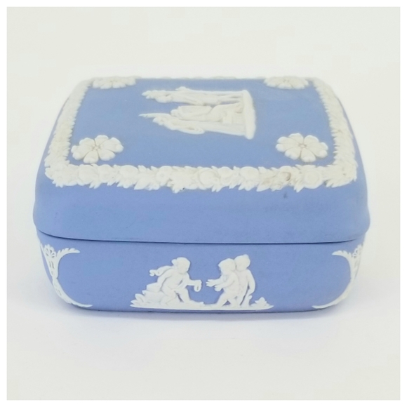 Wedgewood Blue Jasperware Trinket Box - Picture 2 of 7